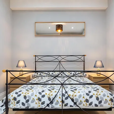 Apartment Stunning Fully Refurbished *