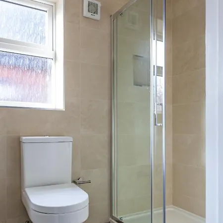 Stunning Fully Refurbished Διαμέρισμα *